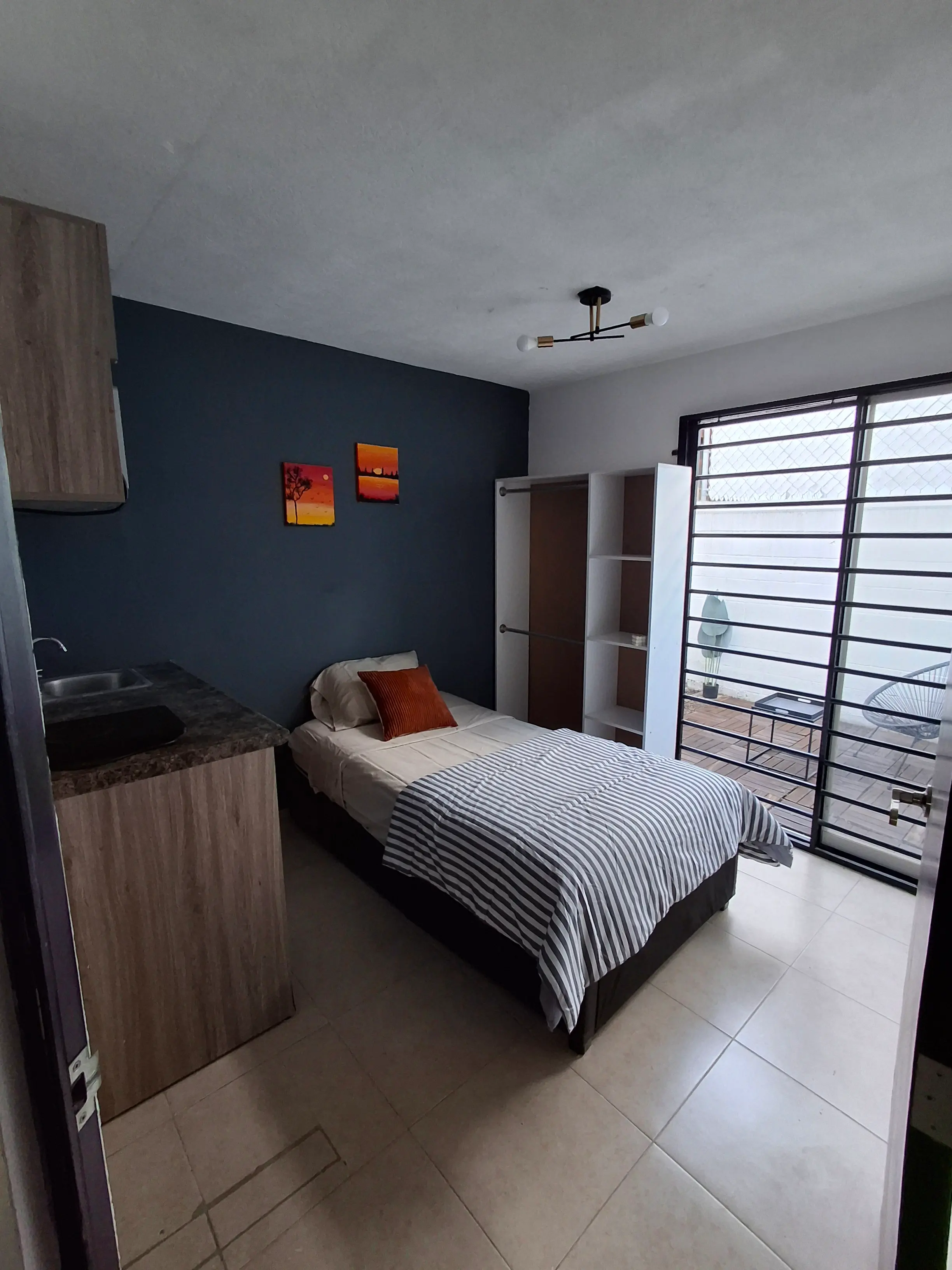 Habitación amueblada con Terraza